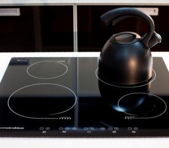 Four-ring induction hob