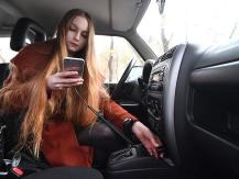 Charging a mobile phone in a car is dangerous: true or myth