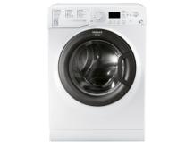 Miniature housewife assistants in washing clothes