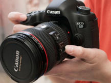How to choose a professional SLR camera?