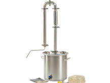 What is a reflux condenser, what functions does it perform