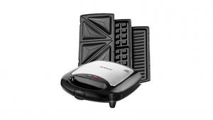 Waffle iron with interchangeable panels